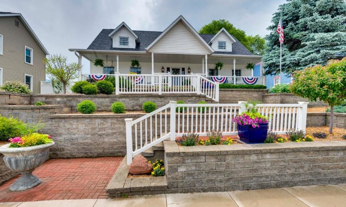 Waverly Casa | Game Room and Patio Bremer House Waverly Rental