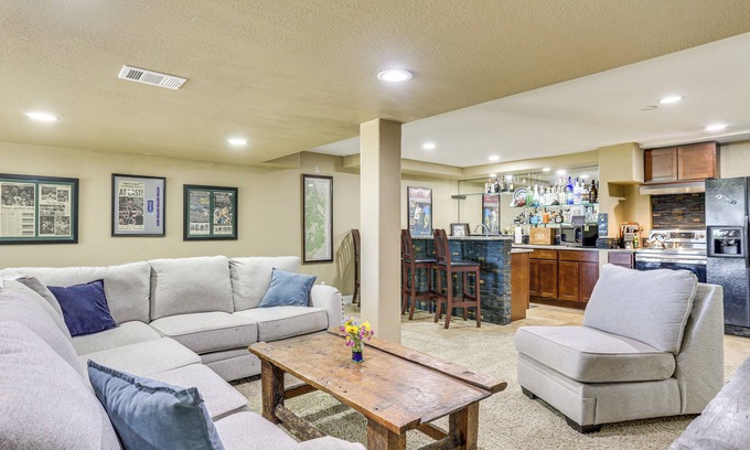 Highlands Ranch Apartamento | Game Room, Home Gym & Deck: Littleton Apartment