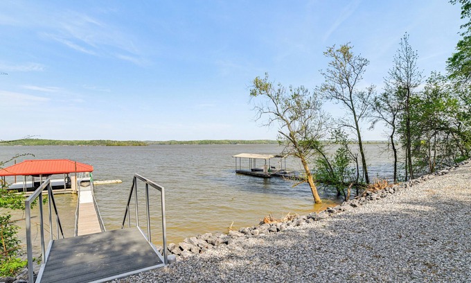 New Concord Casa | Game Room & Screened Porch: Kentucky Lake Retreat!