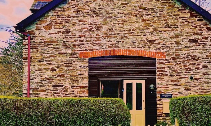 Ivybridge Cabaña | Gamekeepers Hide - Stunning cottage with two heated pools feet away