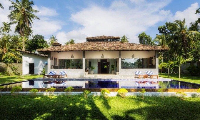 Hikkaduwa Casa | Gangananda: impresionante villa junto al lago con una gran piscina cerca del mar