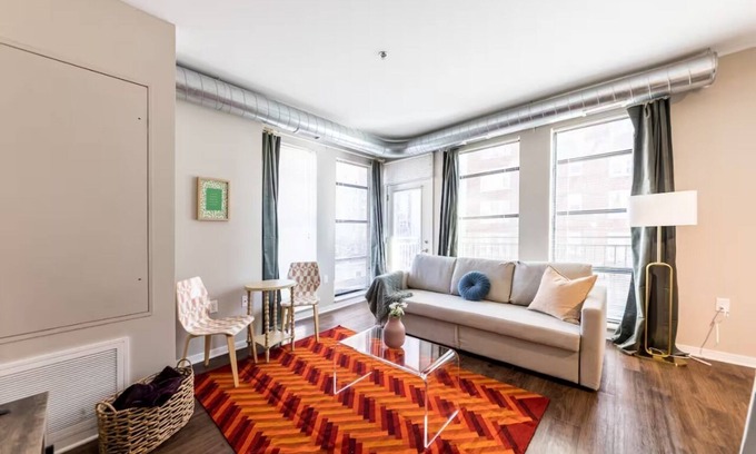 DeBaliviere Place Apartamento | Garage Parking Central West End near Hospitals