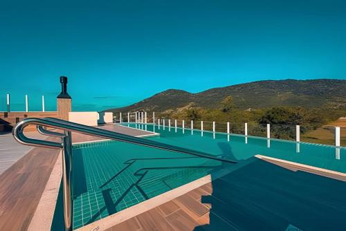 Alto Ribeirao Casa | Jardín con barbacoa en condominio