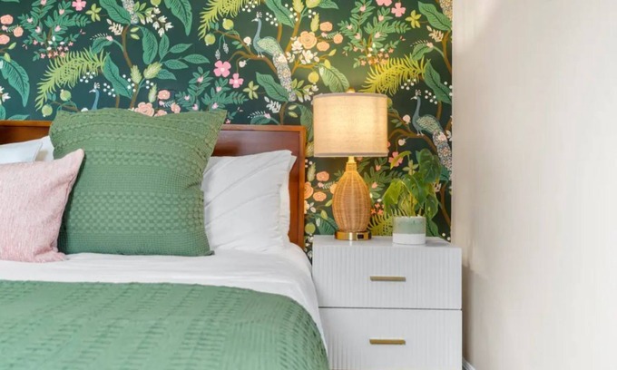Beverly Apartamento | Garden Getaway 2BR Minutes to Salem, Beach, and train to Boston!