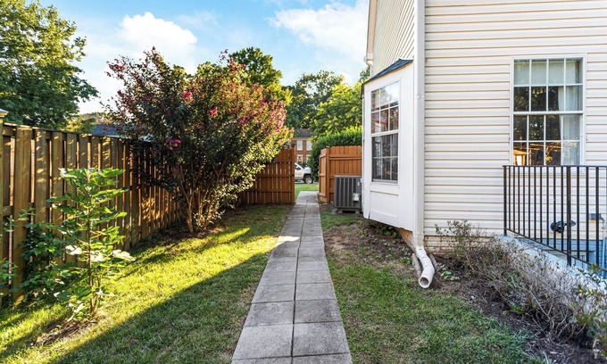 Montclair Apartamento | Garden Hallow, Entire Private Guest Suite