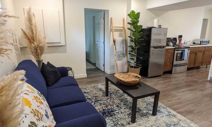 Colwood Casa | Garden-Level Suite in Quiet Colwood Neighbourhood