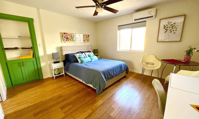 Rio Grande Blvd Apartamento | Garden Patio Studio near Bosque, Old Town