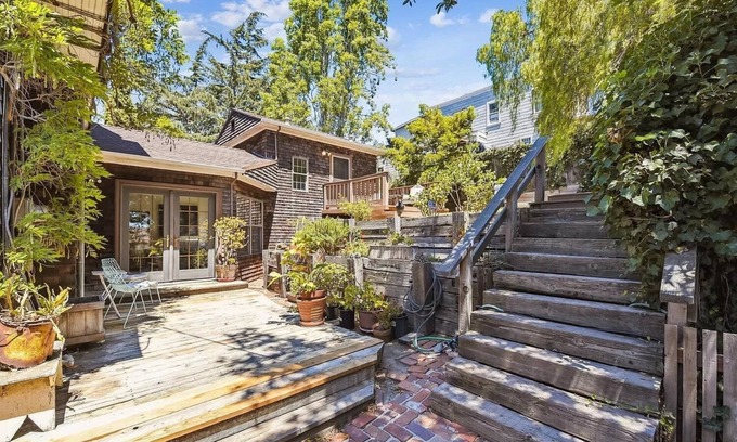Vallejo Apartamento | Garden studio oasis in historic home with free laundry