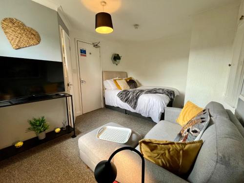 Hereford Casa | Garden View Cedar House Room 7