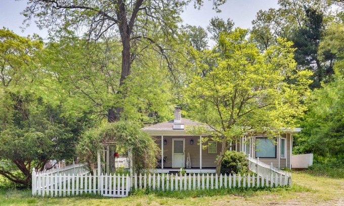 Miller Beach Cabaña | Gary Cottage w/ Outdoor Dining Areas - Near Beach!