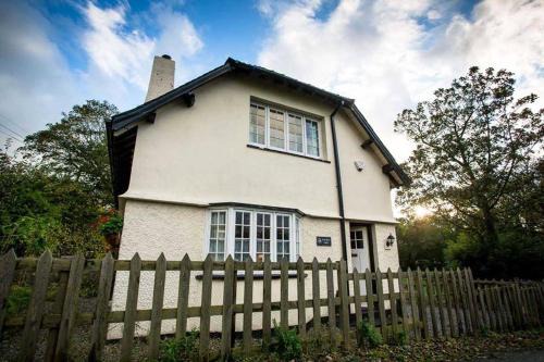 Dinas Apartamento | Gatekeepers Lodge @ Plas Dinas