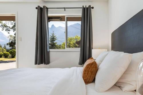 Harvie Heights Casa | Gateway Suites Single Private Room Near Banff and Canmore