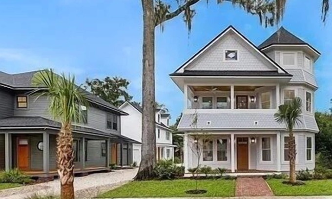 Gainesville Casa | Gator Grove - Queen Ann White - New Build!