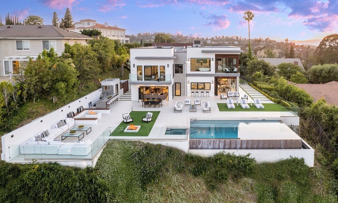 Tarzana Casa | Gayle Villa - Stunning Modern Masterpiece with Breathtaking Views