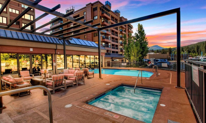 Peak 9 Condominio | Ge At Breckenridge Chateaux 1023 2 Bedroom Condo by RedAwning