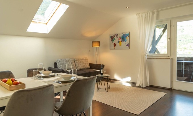 Lagundo Apartamento | Gemütliche Dachgeschosswohnung mit Schönem Ausblick