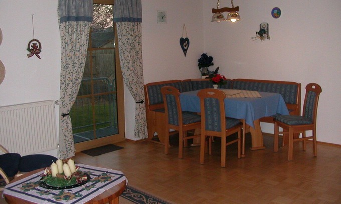 Stammbach Apartamento | Gemütliche Ferienwohnung (75qm) mit Zugang zu Spielplatz