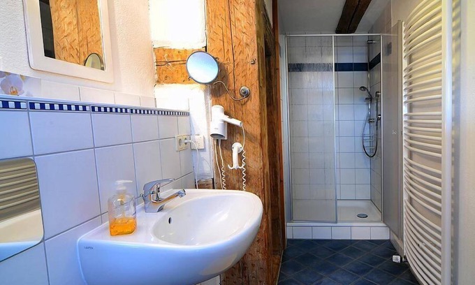 Rockingen Apartamento | Acogedora casa de vacaciones (46m²) en casa histórica en granja