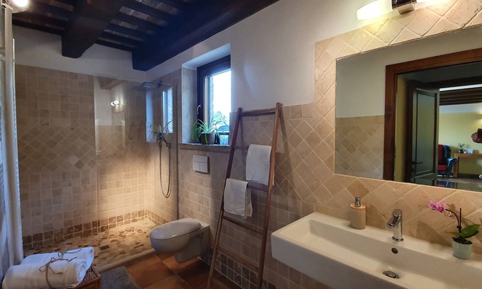 Montefiore dell'Aso Casa | Gemütliches Kleines Haus in Einem Borgo mit Gemeinschafts-pool und Sauna