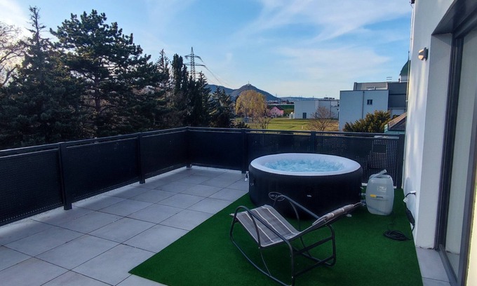Floridsdorf Apartamento | Gemütliches Penthouse Umbrella mit Zwei Großen Terrassen mit Whirlpool