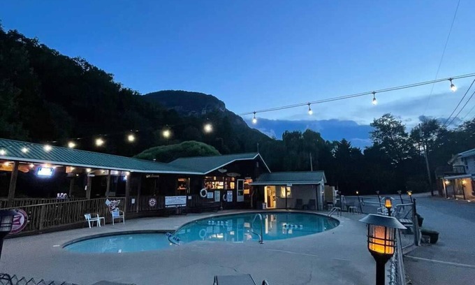 Lake Lure Hotel | Geneva Hotel & Tiki Bar