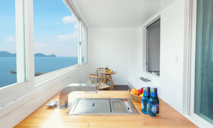 Irun-myeon Casa | Geoje Kachi and Santorina Pension