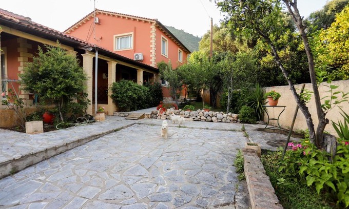 Ipsos Apartamento | George's Sweet n' Cozy Maisonette in Ipsos Corfu