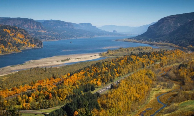Tri-Cities Complejo | Get Ready for Adventure! Minutes Away to Badger Mountain and Bateman Island