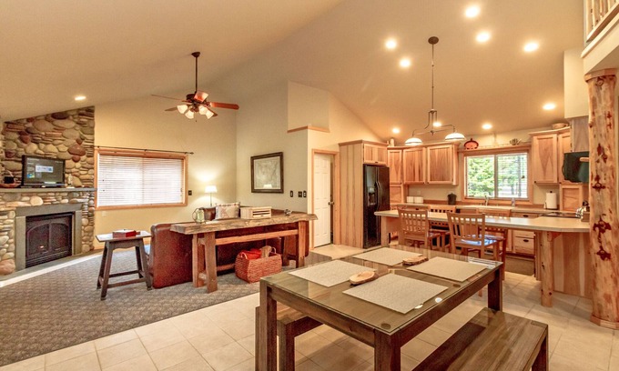 Ronald Casa | ¡Obtén ofertas especiales en el puesto avanzado de Owen! El mejor valor con acceso a la piscina de verano