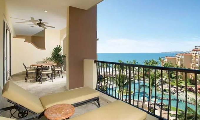 Flamingos Complejo | Getaway 2BR Suite at Villa del Palmar Flamingos