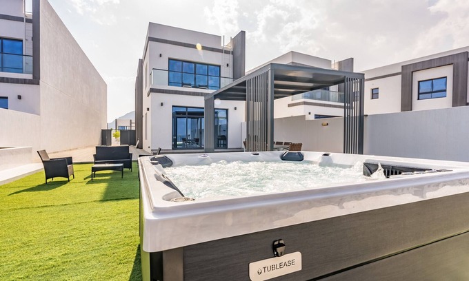 Sharm Villa | Getaway Deal 3BR w/ Outdoor Jacuzzi + Scenic Views, Al Dana Island by Deluxe Holiday Homes