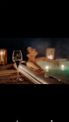 Gibsons Casa | GETAWAY to SEAS THE DAY house hot tub pets bbq location location location