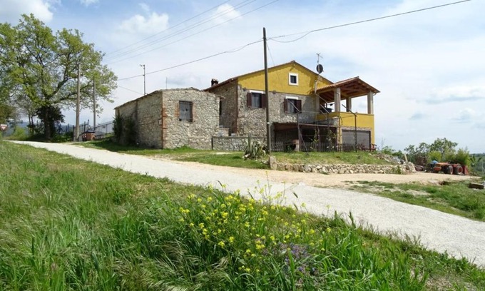 Calvi di Umbria Apartamento | Giardino casa Selciata