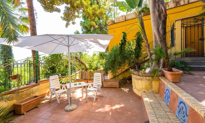 Vittorio Emanuele Apartamento | Giardino Margherita by Napoliapartments