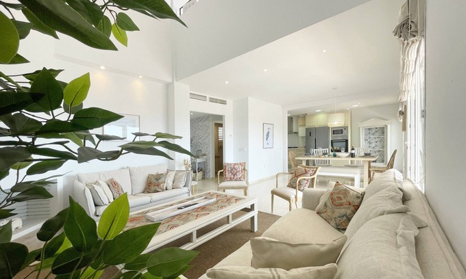 Centro Chalet De Esquí | Gibralfaro