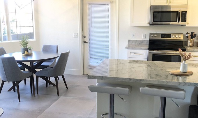 Gilbert Condominio | Gilbert/Mesa 2 Bedroom Condo, right next to heated pool!