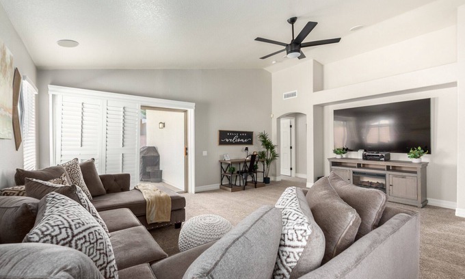 Gilbert Casa | ¡Vacaciones con estilo en este renovado alquiler 5 estrellas en Gilbert, AZ!
