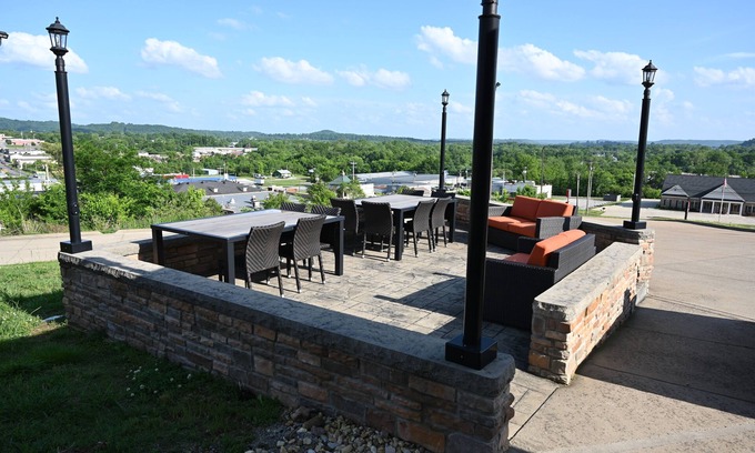 Pulaski Hotel | Giles Hotel Inn & Suites