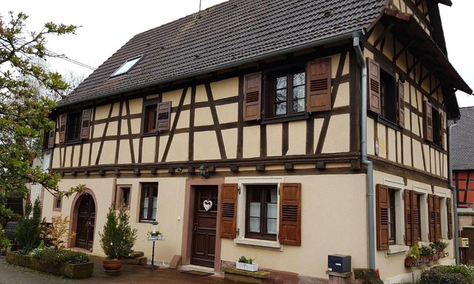 Langensoultzbach Casa | GITE AU PETIT RUISSEAU-Etage et combles-maison alsacienne 4 personnes 4 nuitées minimum