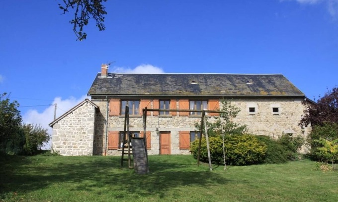 Dontreix Casa | Gite de France 3 orejas, aislados en el campo en el borde de un estanque,