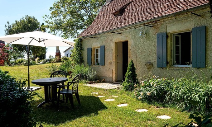 Pinsac Cabaña | Gîte for 4 with bedroom in outbuilding - between Rocamadour and Sarlat