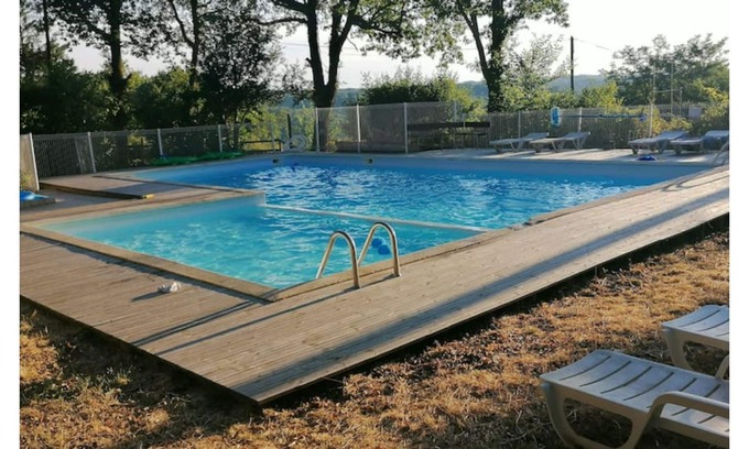 Saint-Aubin-de-Nabirat Casa | Gîte for 4 people in the heart of nature with swimming pool