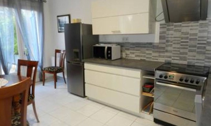Laree Cabaña | Gîte 'Gite Isis' with Private Terrace, Shared Garden and Wi-Fi