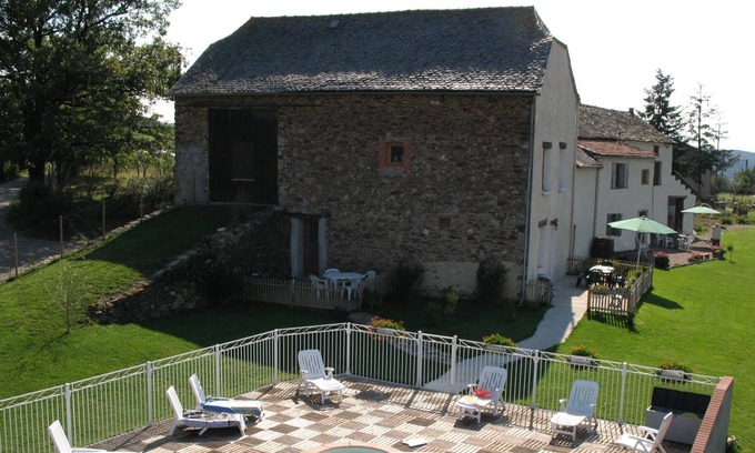 Tanus Casa | Helen albergue situado en la frontera Tarn / Aveyron, con piscina