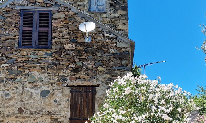 Cambia Casa | Casa rural en una antigua secadora de castaños