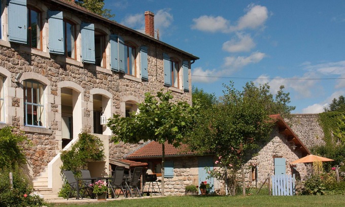 Desaignes Cabaña | Gîte Isabel en las colinas de Ardèche junto al pueblo medieval de Désaignes.
