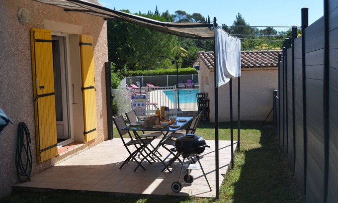 Saint-Christol-Les-Ales Casa | Gîte 'L'Albizia' con piscina compartida, Wi-Fi y aire acondicionado