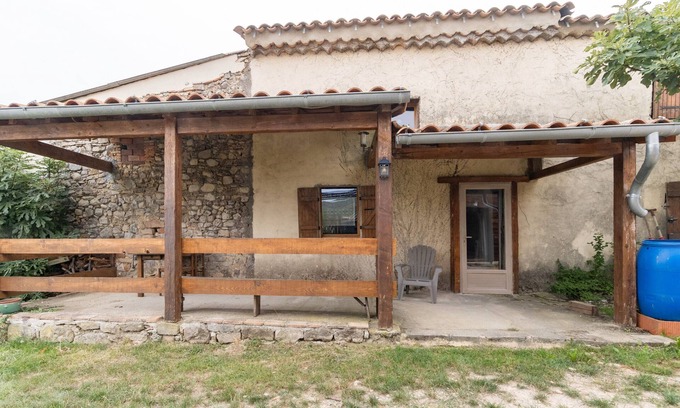 Bessas Cabaña | Gîte 'La Bergerie - Le Mas De Peyraube' con piscina compartida, jardín común y Wi-Fi