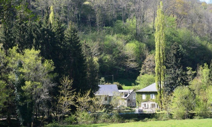 Aleu Casa | Casa rural al borde del Arac en un entorno verde con piscina