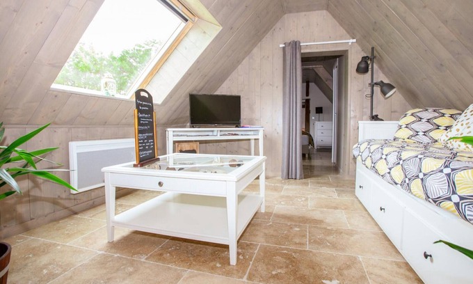 Sennevieres Cabaña | Gite Sennevières, 8 bedrooms, 28 persons